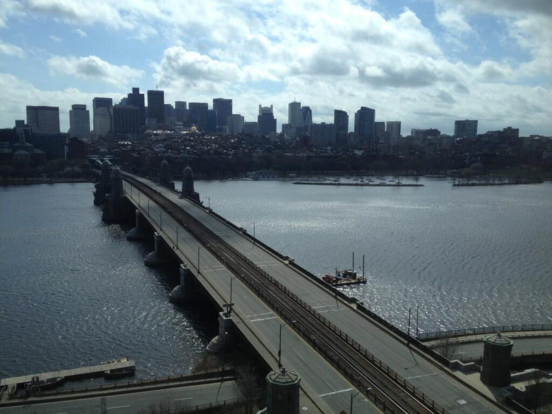 Illustration for article titled Eerie Photos Of Boston On Lockdown